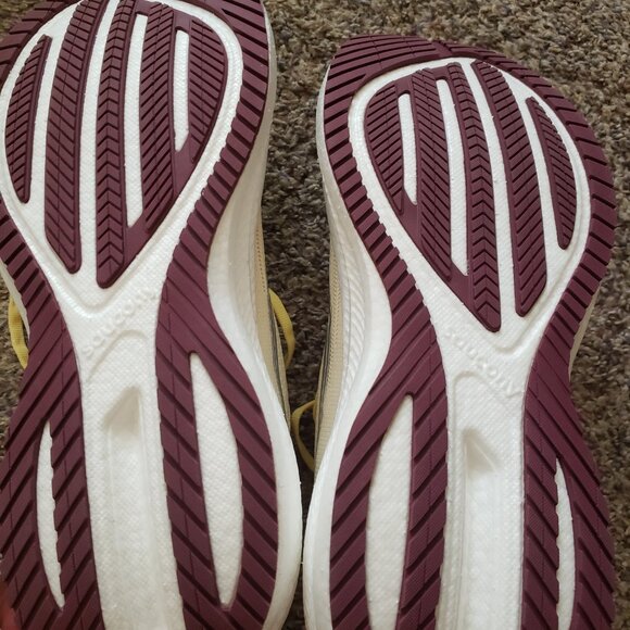 Saucony Triumph 21 shoes, NWT, size 10.5, Glow/Sundown - Picture 7 of 8